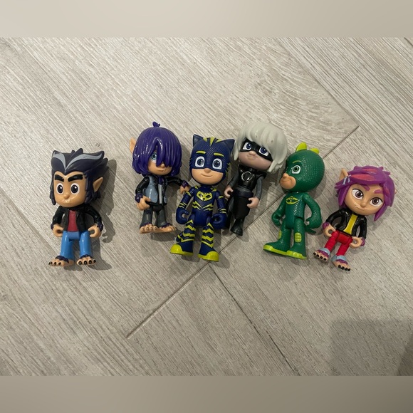 7 PJ Masks figurines. - Picture 2 of 2